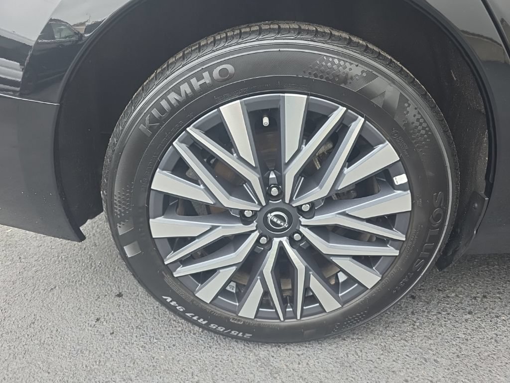 Used 2025 Nissan Altima 2.5 SV FWD image 5