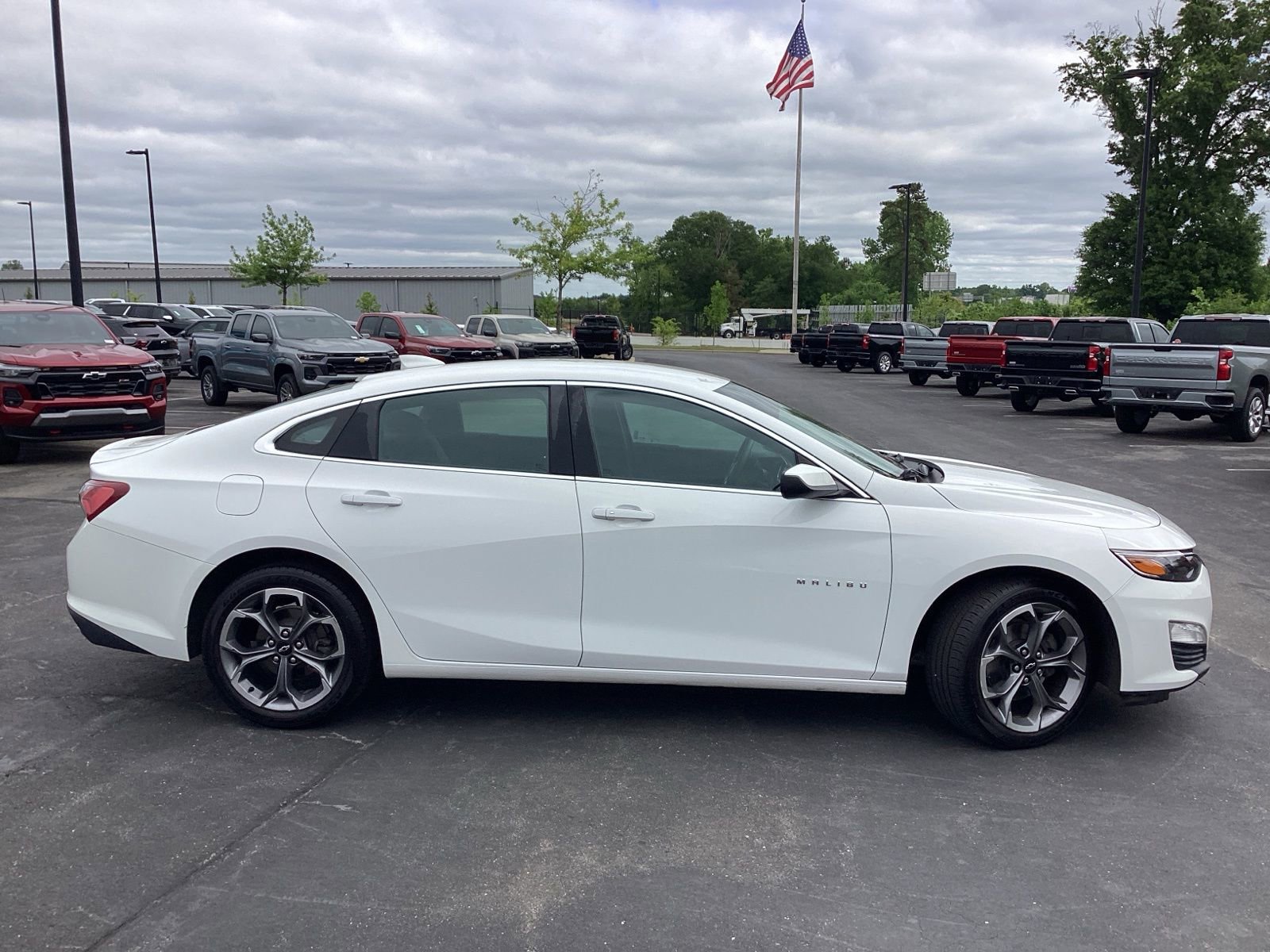 Used 2021 Chevrolet Malibu LT FWD image 5