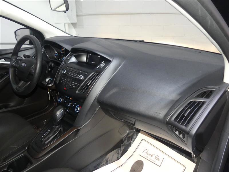 Used 2018 Ford Focus SE w/ SE Appearance Package image 23