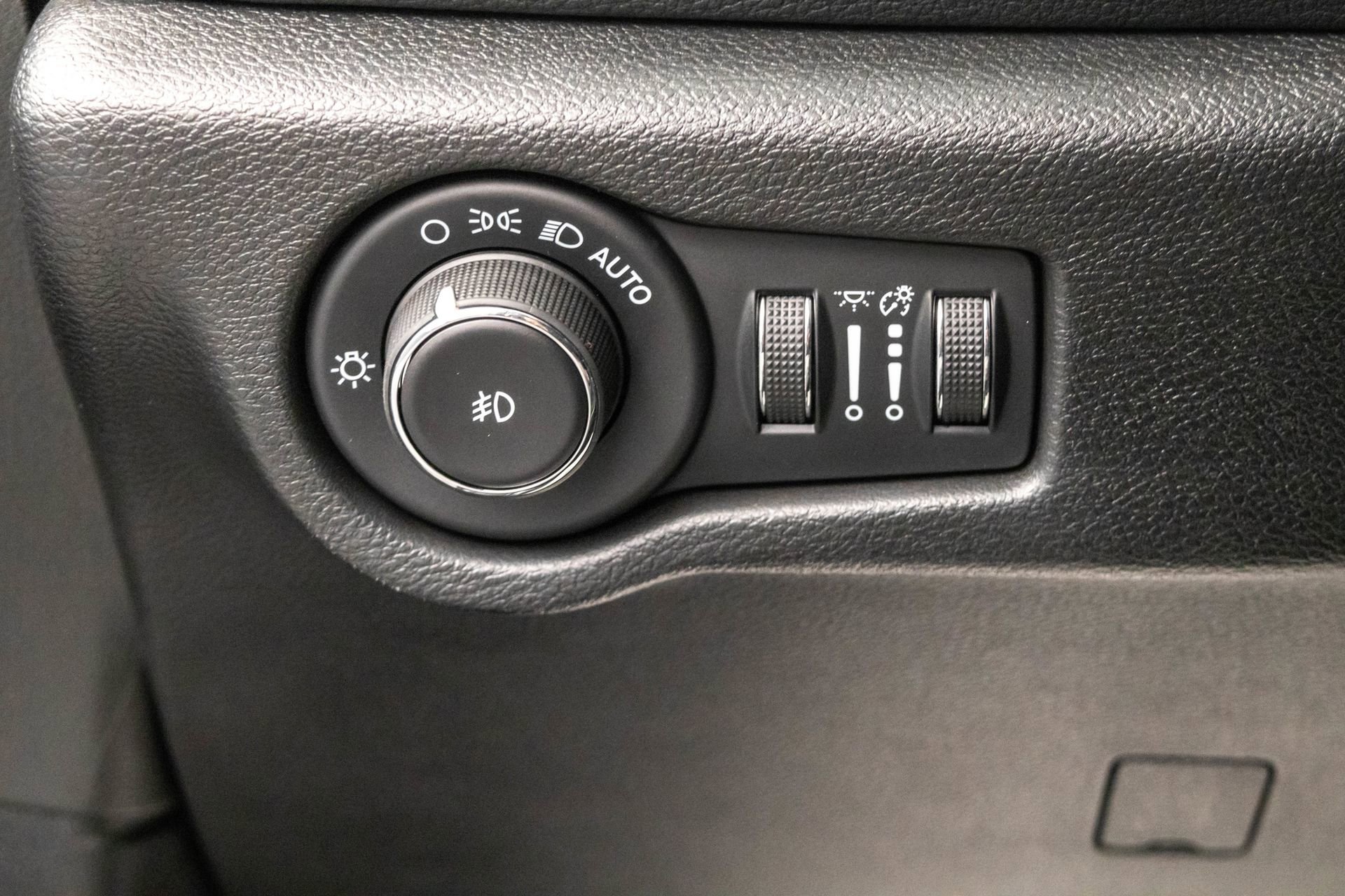 Used 2021 Chrysler Pacifica Limited w/ Uconnect Theater Family Group AWD/4WD image 19
