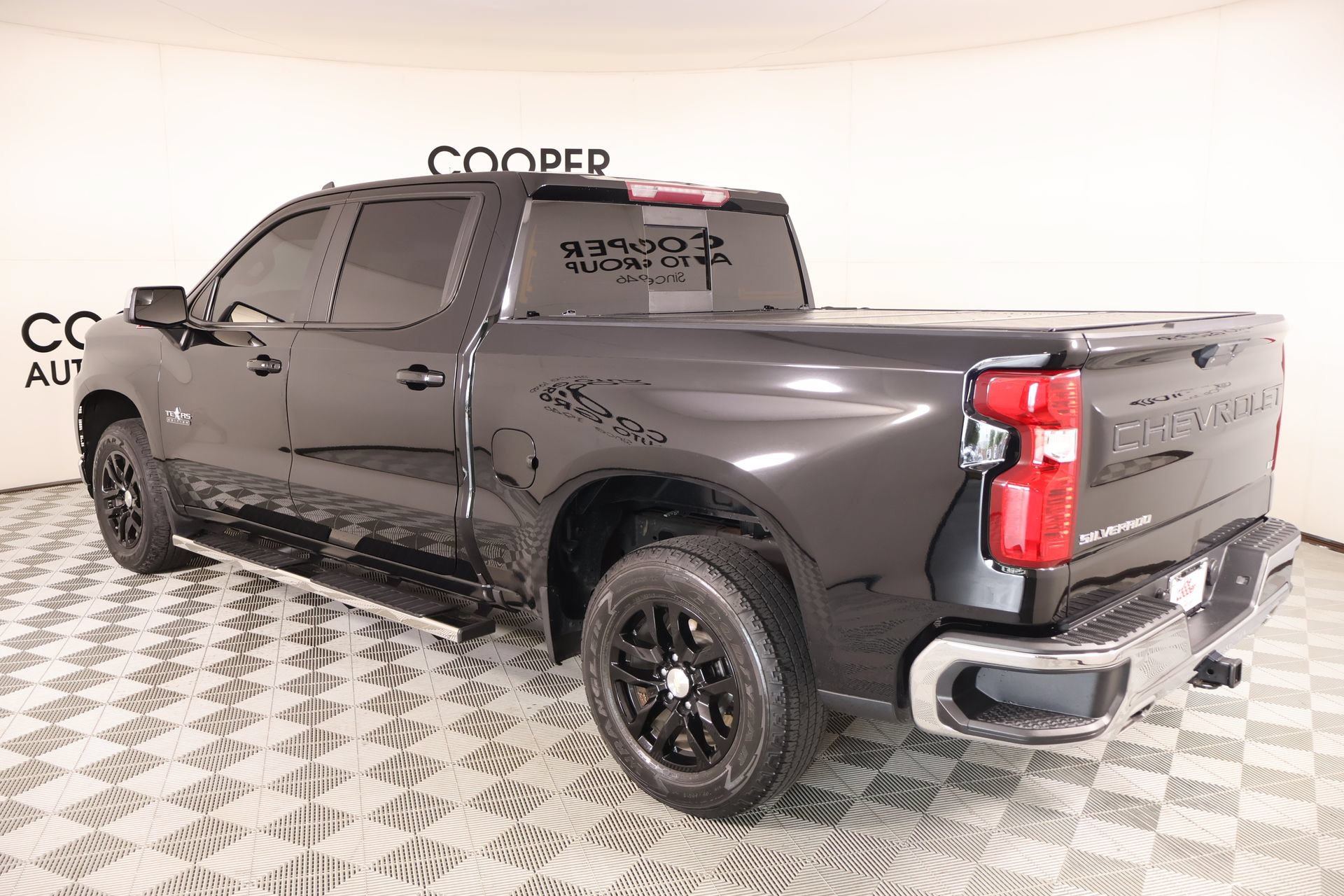 Used 2020 Chevrolet Silverado 1500 LT w/ Texas Edition AWD/4WD image 22