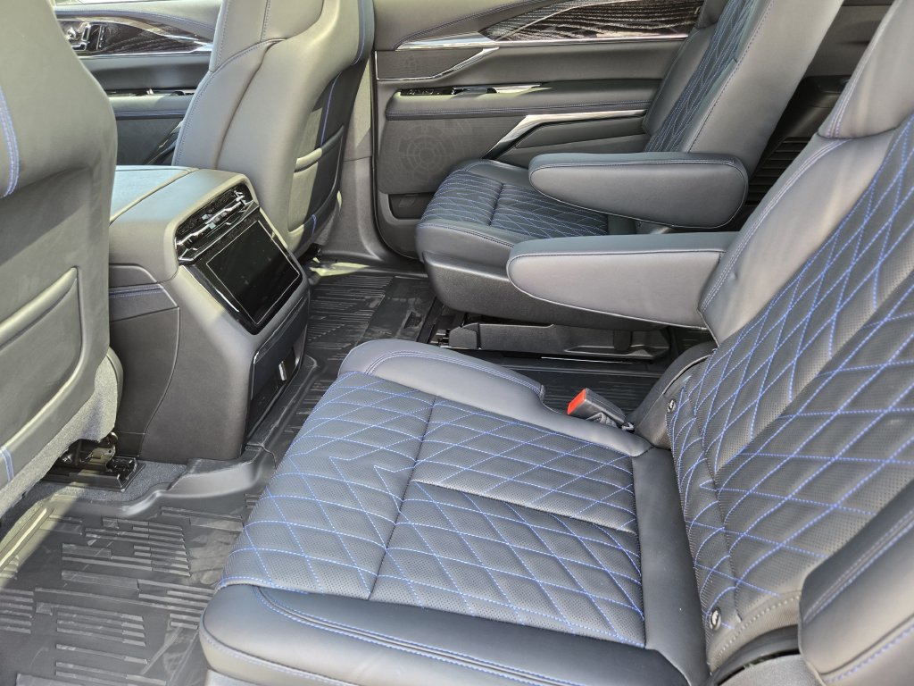 New 2026 Cadillac Escalade IQ Sport 1 w/ LPO, Floor Liner Package AWD/4WD image 17
