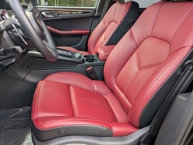 Used 2025 Porsche Macan AWD/4WD image 24