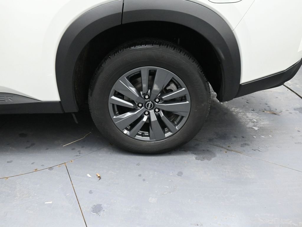 Used 2024 Nissan Pathfinder SV image 16