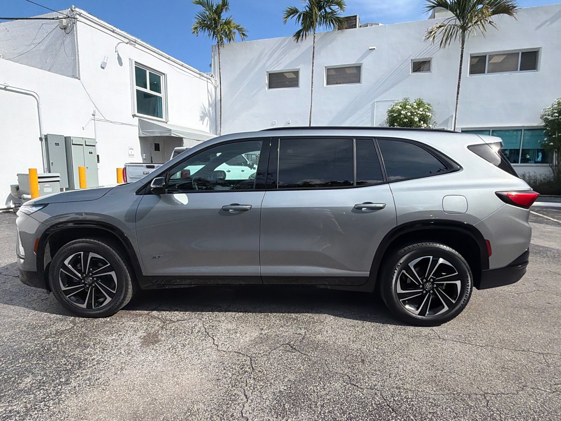 Used 2025 Buick Enclave Sport Touring w/ Power Package FWD video 2