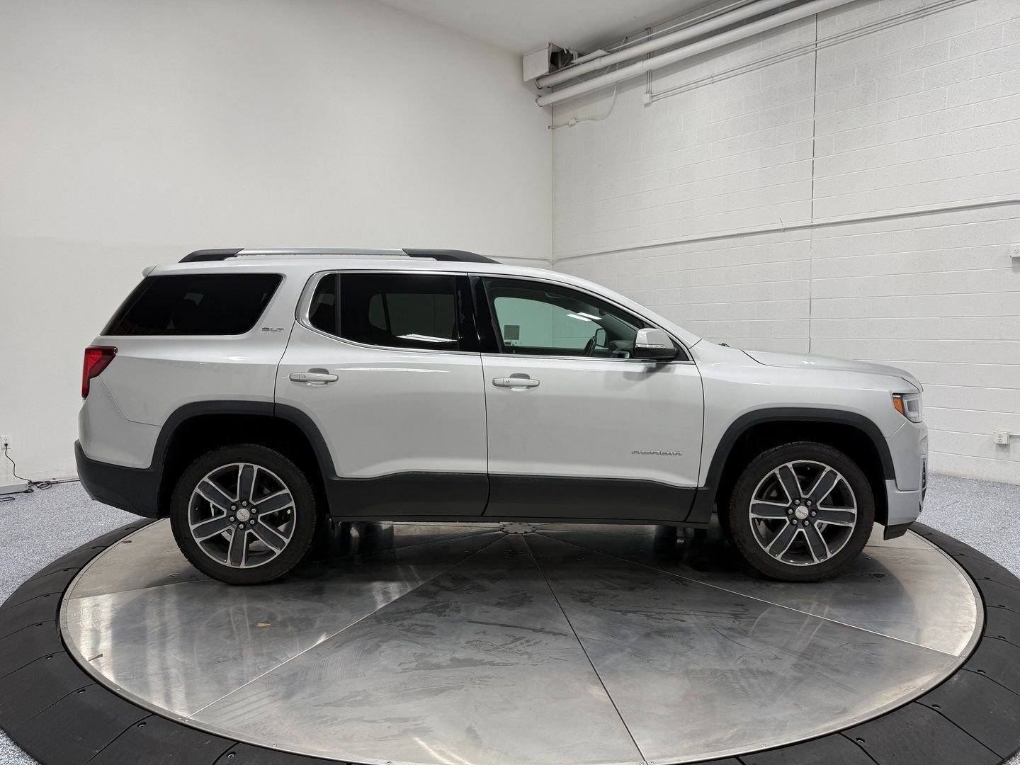 Used 2020 GMC Acadia SLT w/ LPO, Cargo Package image 8