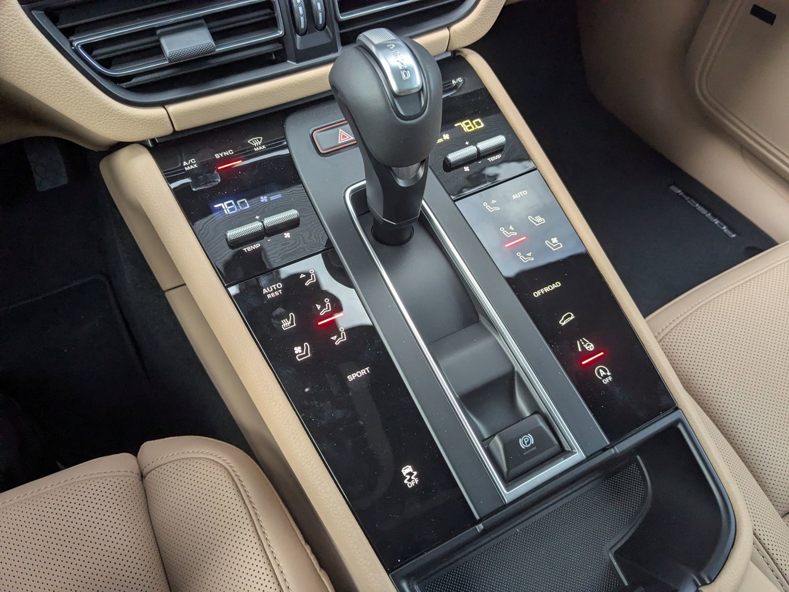 Certified 2026 Porsche Macan AWD/4WD image 21