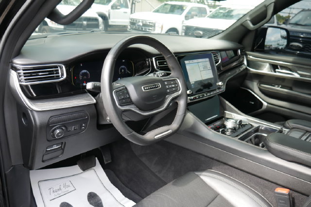 Used 2022 Jeep Wagoneer Series III w/ Premium Group I AWD/4WD image 18