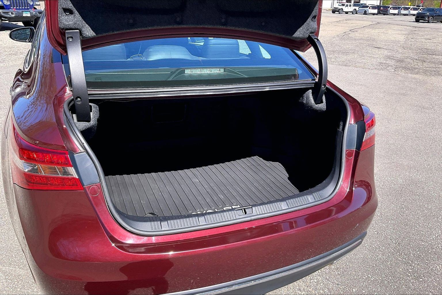 Used 2018 Toyota Avalon Limited w/ All Weather Liner Package FWD image 32