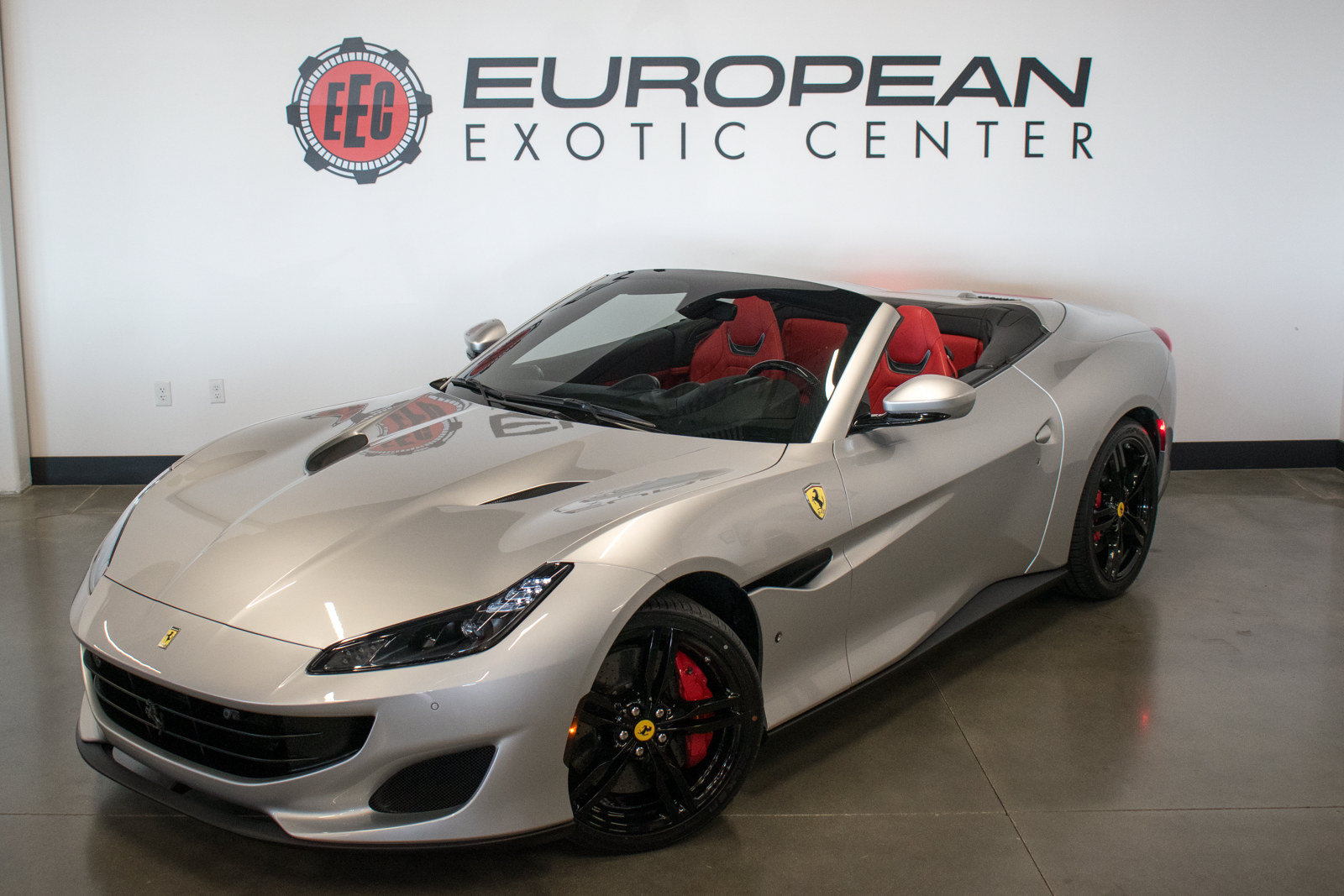 Used 2019 Ferrari Portofino RWD image 4