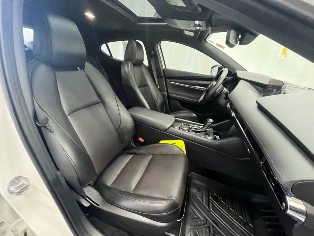 Used 2021 MAZDA MAZDA3 Hatchback w/Premium Plus Pkg image 12