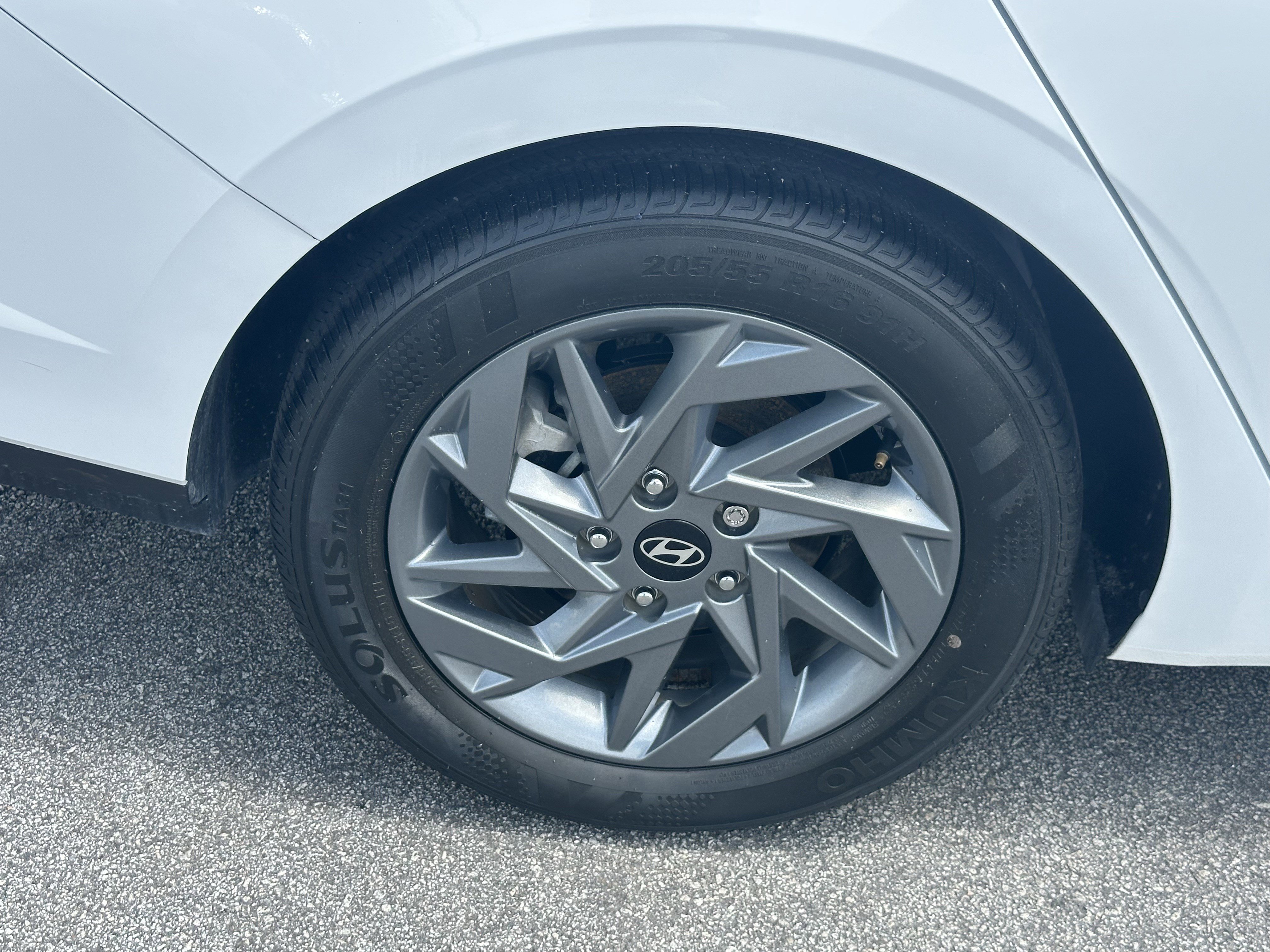 Used 2024 Hyundai Elantra SEL FWD image 19