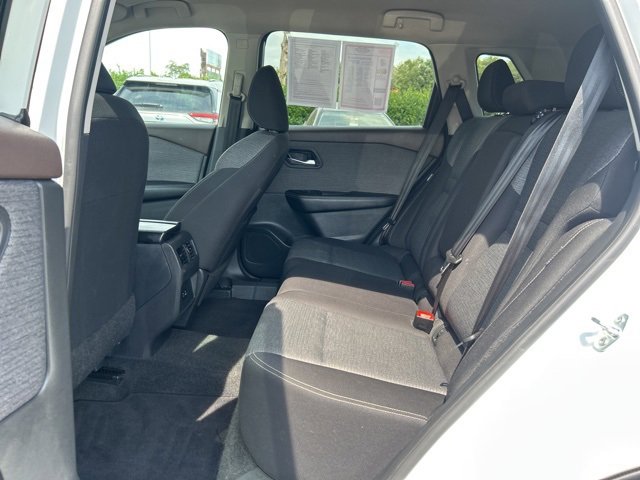 Used 2023 Nissan Rogue SV image 15
