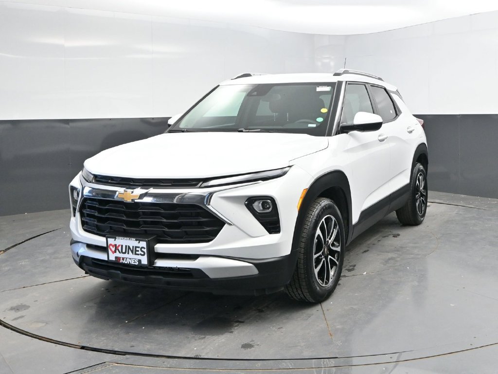 Used 2025 Chevrolet TrailBlazer LT FWD image 3