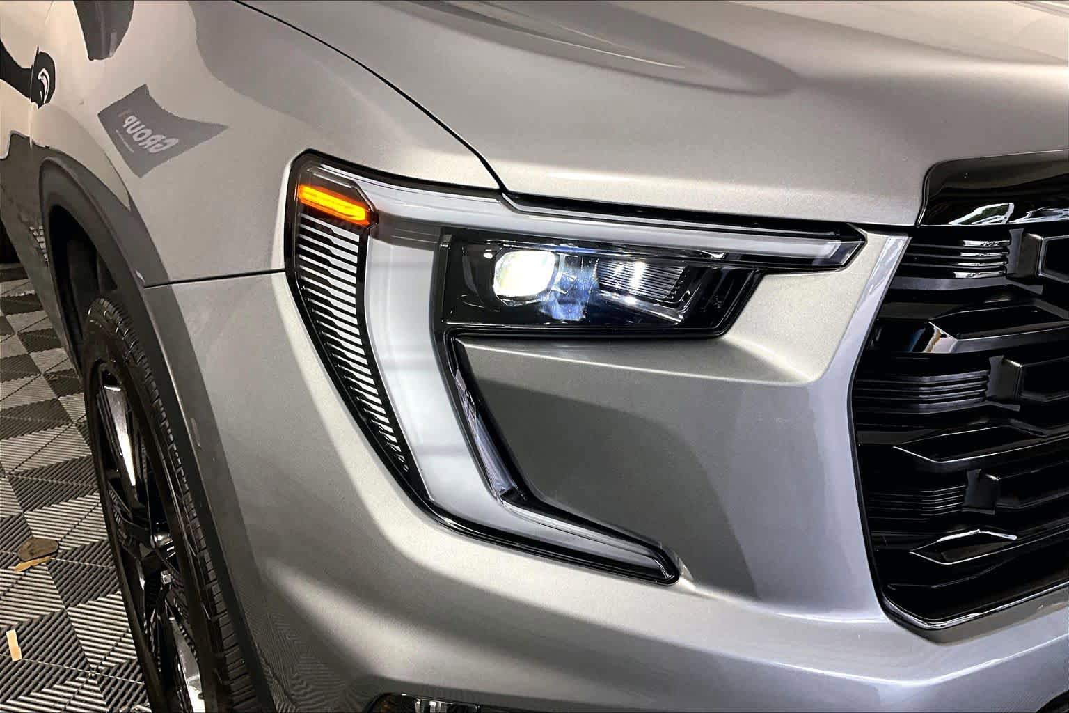 Used 2025 GMC Acadia Elevation w/ Elevation Premium Package FWD image 27