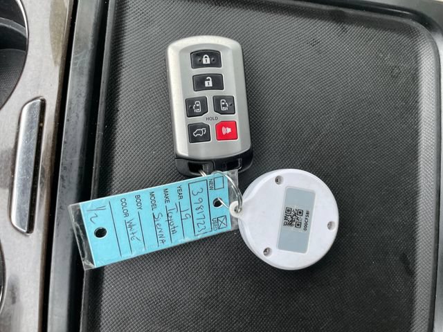 Used 2019 Toyota Sienna XLE FWD image 26
