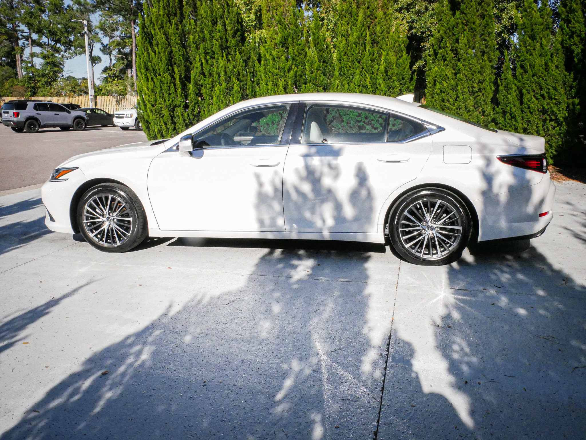Used 2024 Lexus ES 350 w/ Premium Package FWD image 7