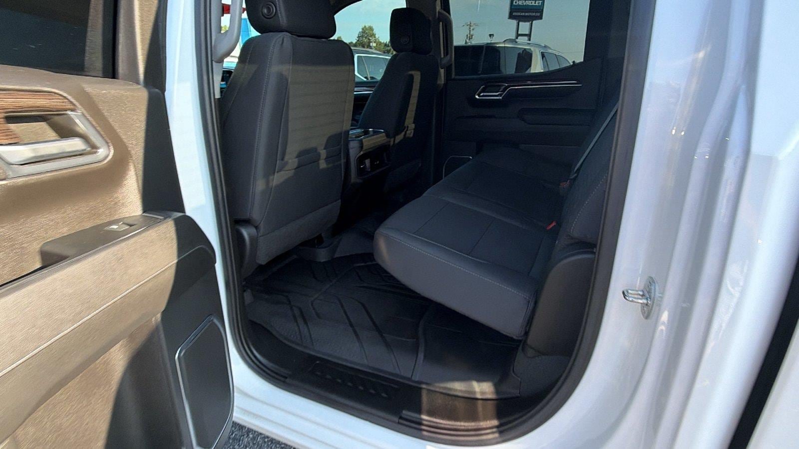 Used 2023 Chevrolet Silverado 1500 LT AWD/4WD image 20