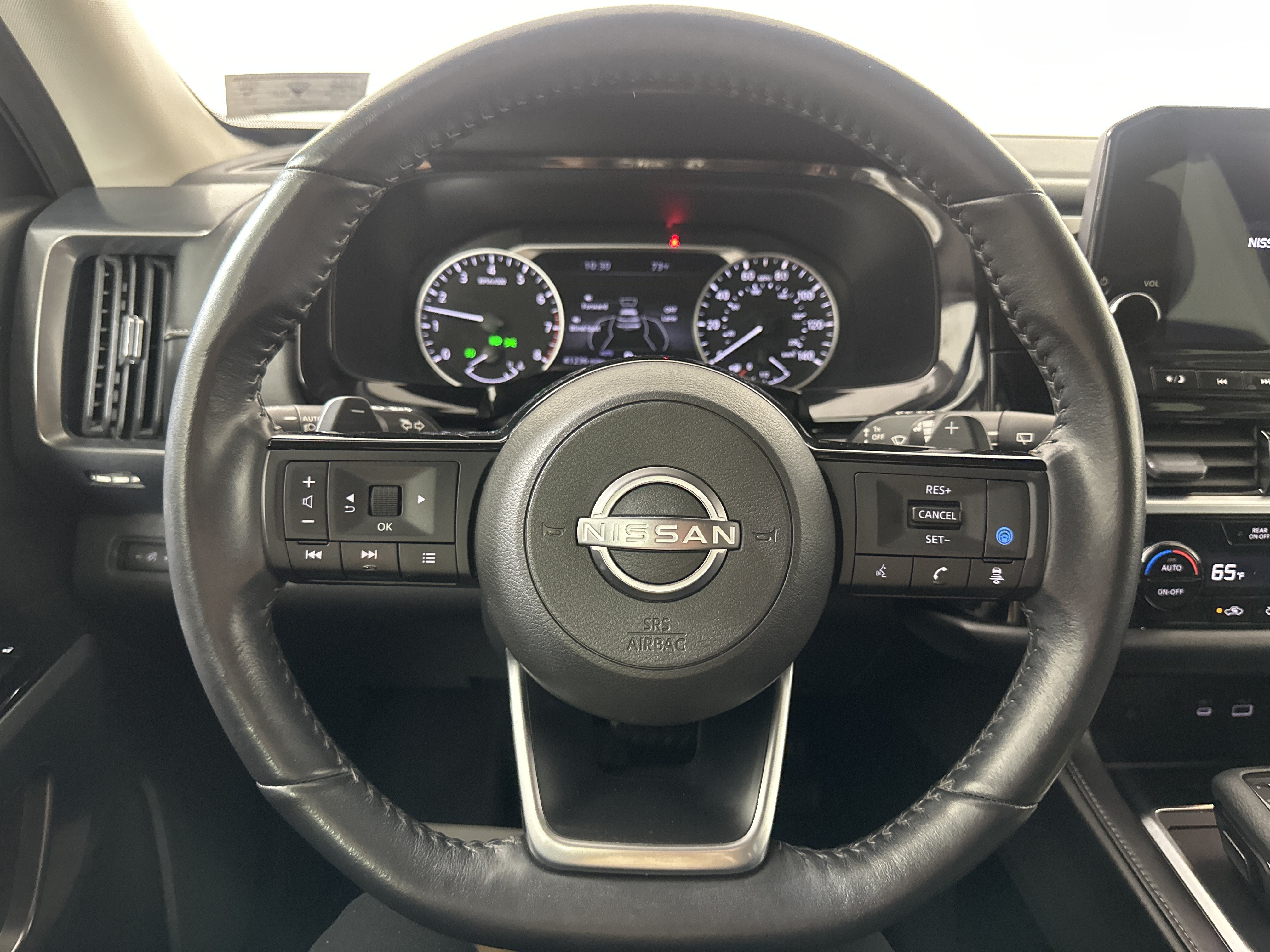Used 2023 Nissan Pathfinder SL AWD/4WD image 12