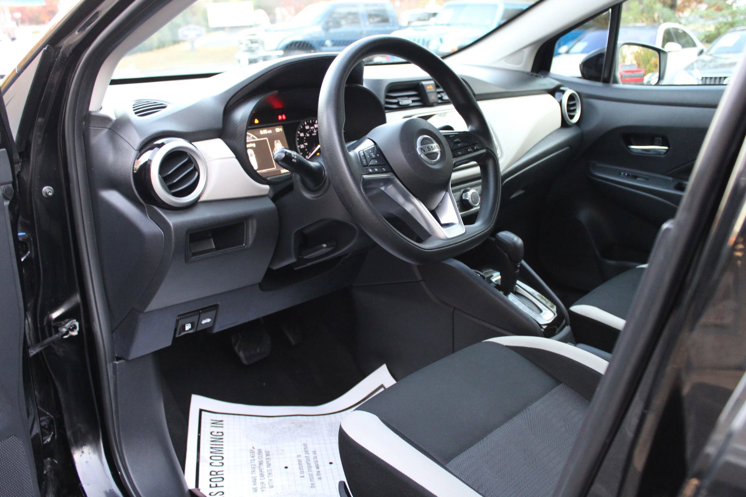 Used 2022 Nissan Versa SV image 15