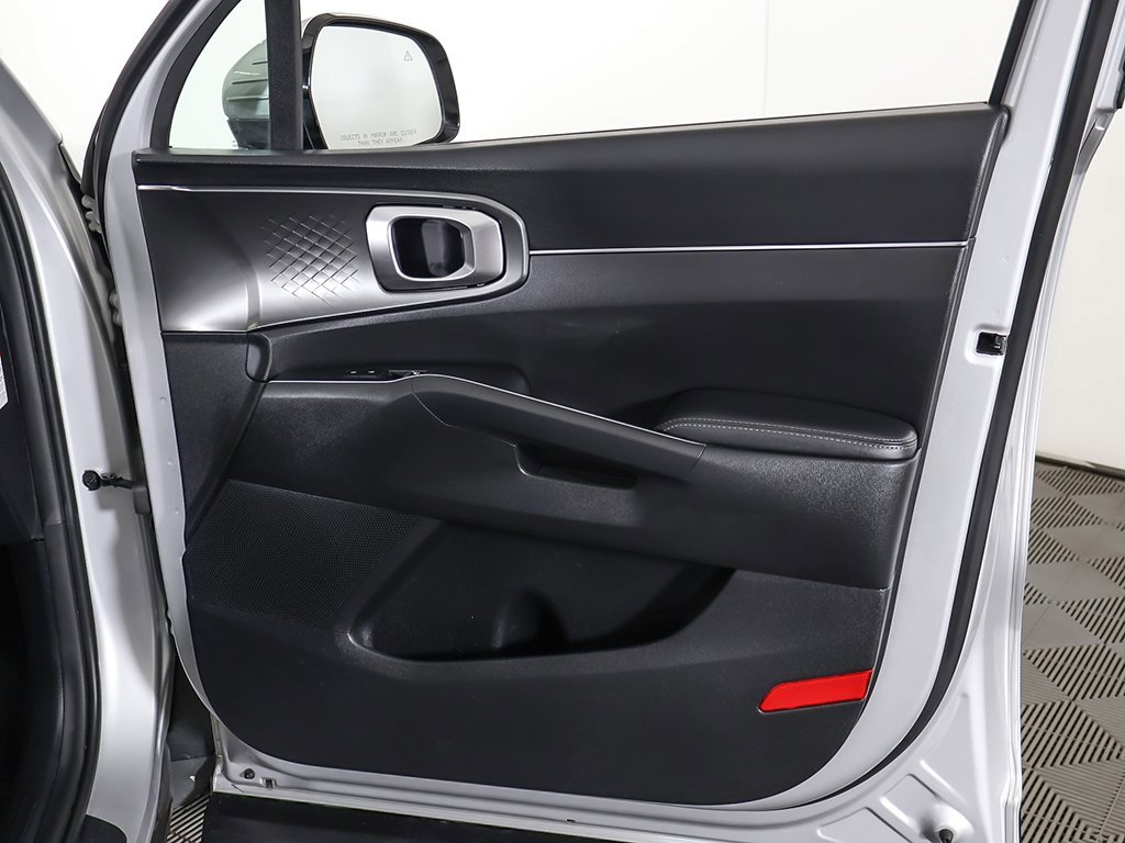 Used 2022 Kia Sorento EX w/ Panoramic Sunroof Package image 26