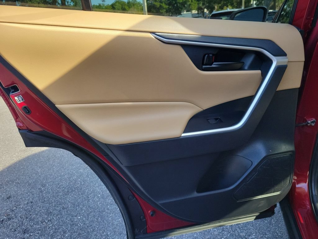 Used 2020 Toyota RAV4 LE FWD image 12
