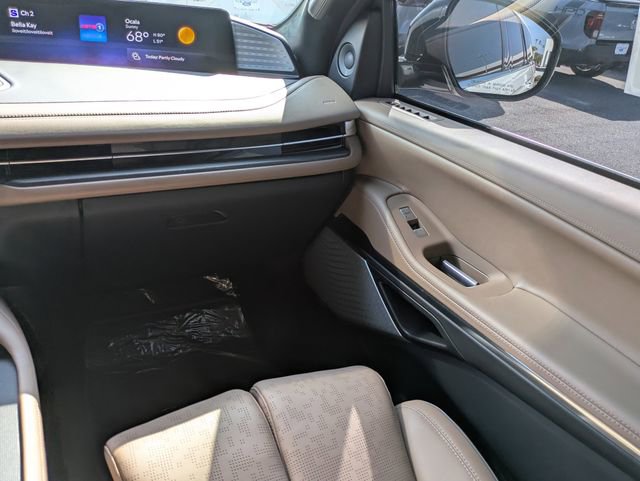 Certified 2025 Lincoln Navigator Black Label AWD/4WD image 18