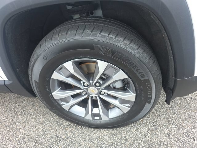 Used 2025 Chevrolet Equinox LT w/ Convenience Package II AWD/4WD image 9