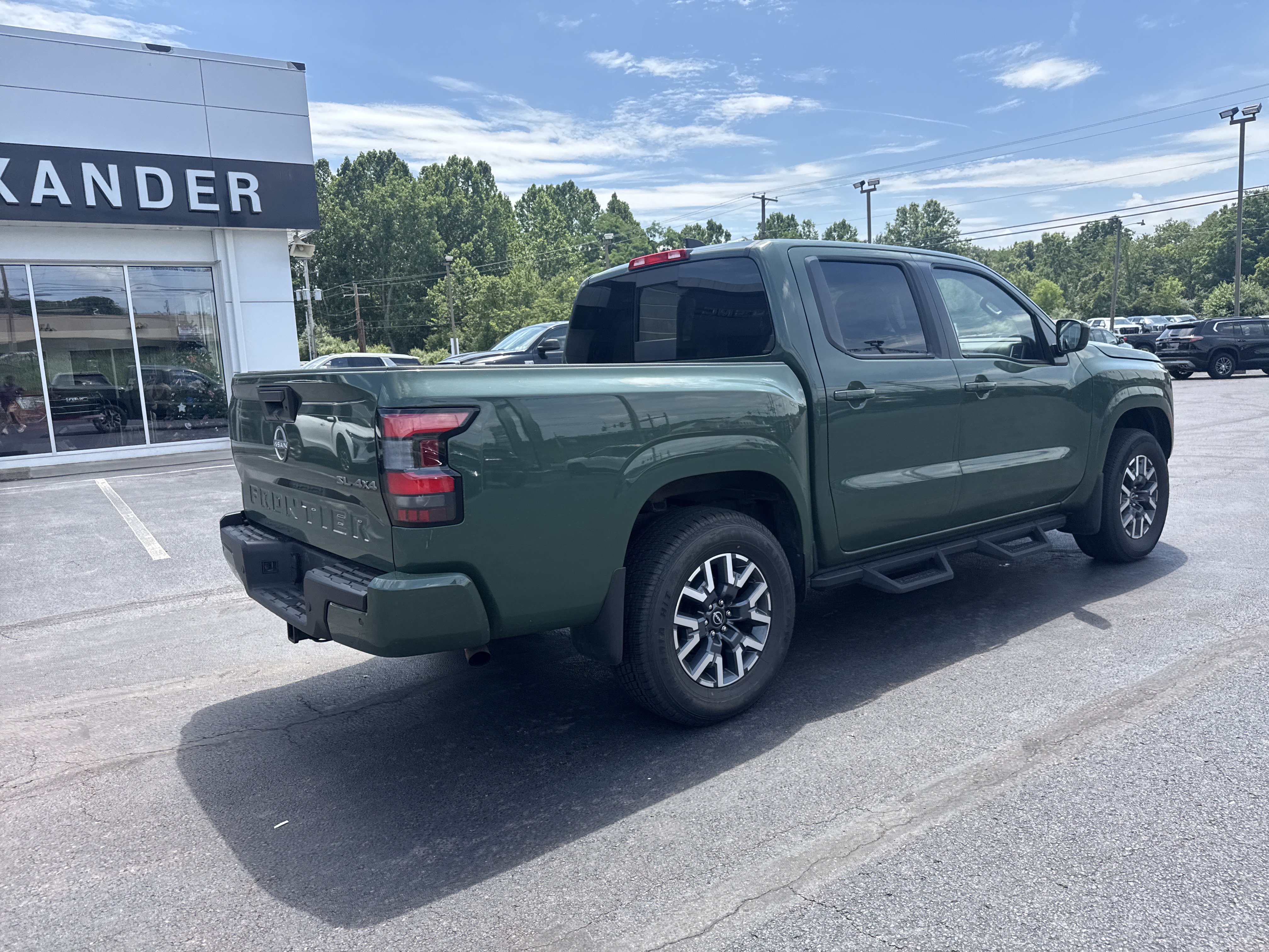 Used 2024 Nissan Frontier SL w/ Technology Package AWD/4WD image 3