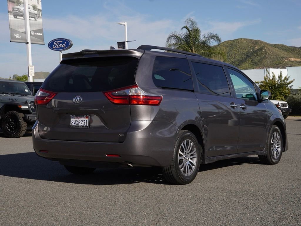 Used 2020 Toyota Sienna XLE image 4