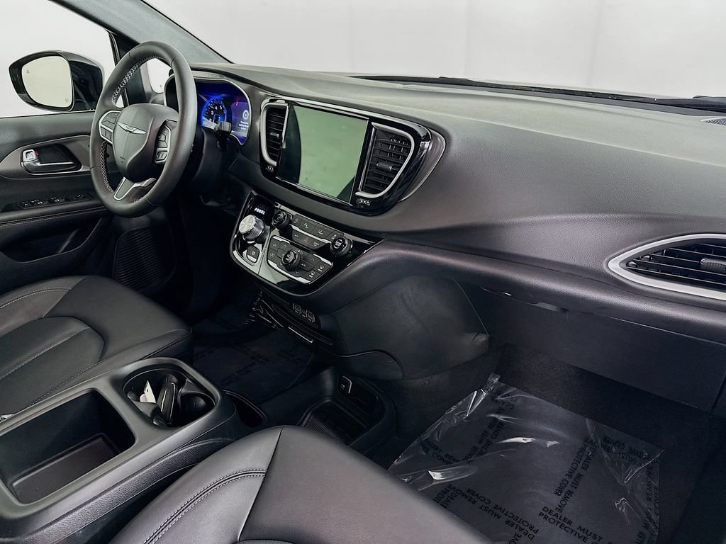 Used 2025 Chrysler Pacifica Select FWD image 37