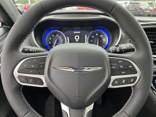New 2025 Chrysler Pacifica Select AWD/4WD image 18