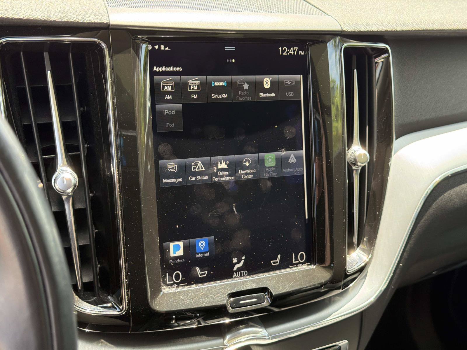 Used 2018 Volvo XC60 T5 Momentum w/ Convenience Package AWD/4WD image 12