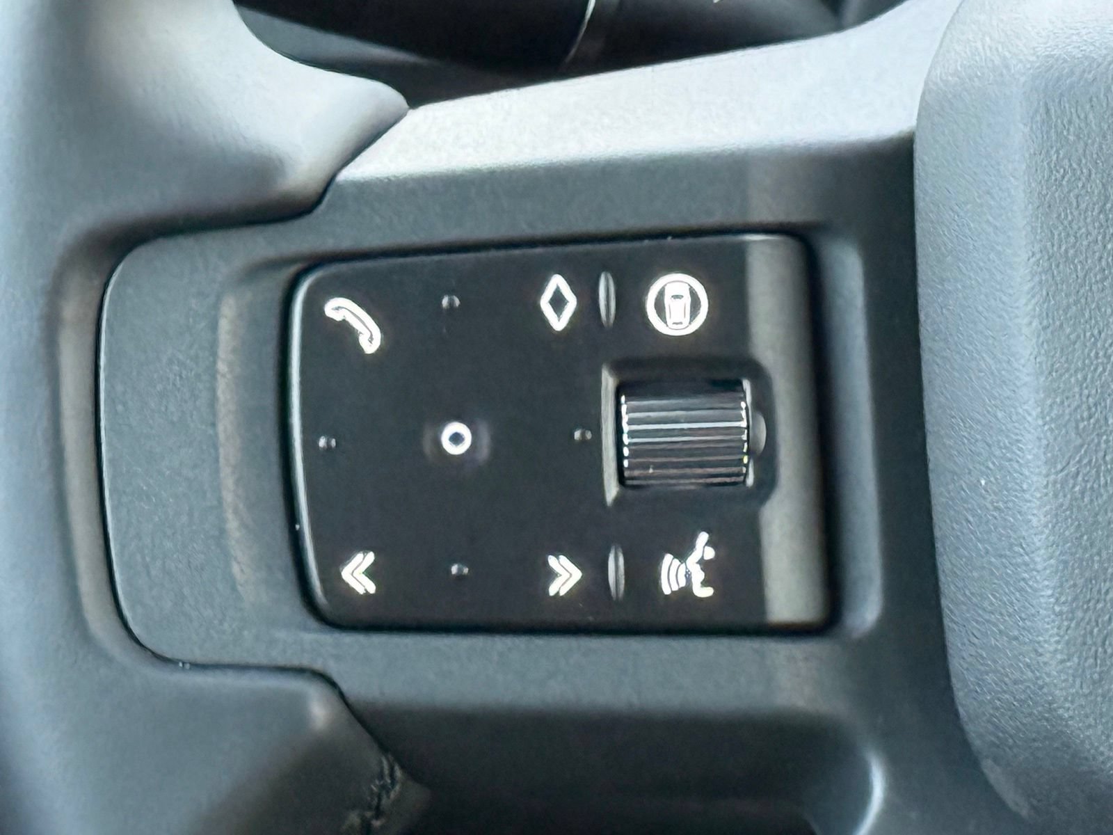 New 2026 Land Rover Defender 110 S AWD/4WD image 32