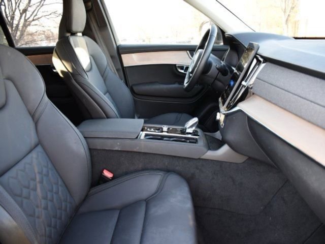 Used 2025 Volvo XC90 B5 Plus image 27