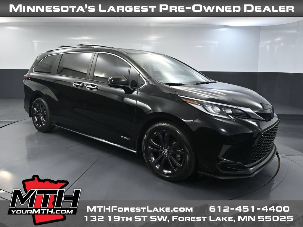 Used 2021 Toyota Sienna XSE FWD image 1