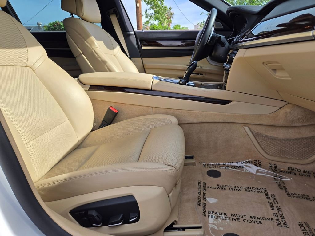 Used 2013 BMW 750Li image 16
