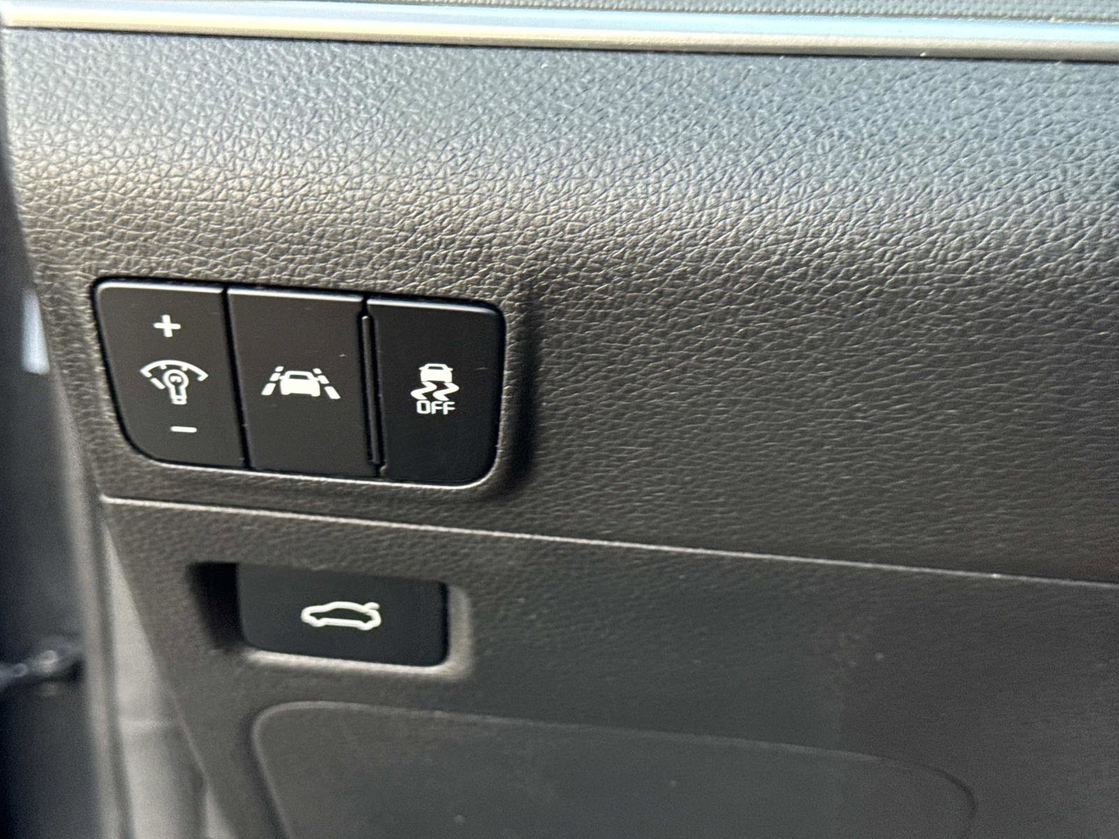 Used 2023 Kia K5 LXS image 30