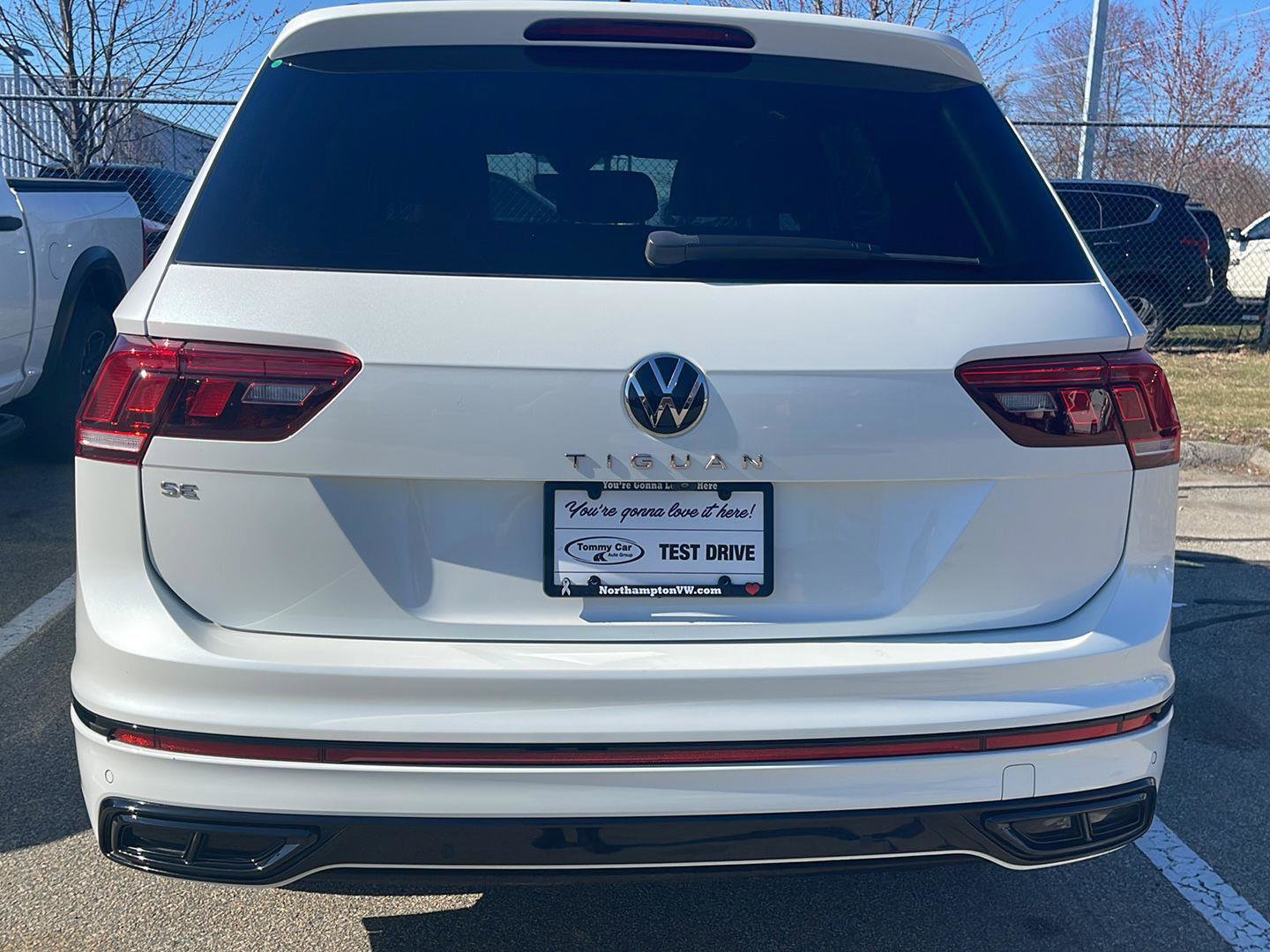 Certified 2022 Volkswagen Tiguan SE R-Line image 31