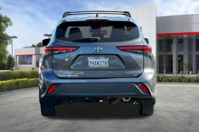 Used 2023 Toyota Highlander LE AWD/4WD image 5