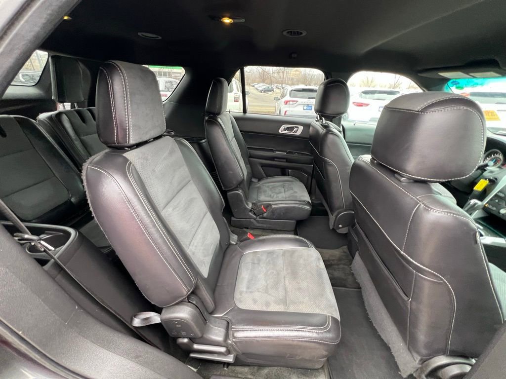 Used 2015 Ford Explorer XLT w/ Equipment Group 202A image 25
