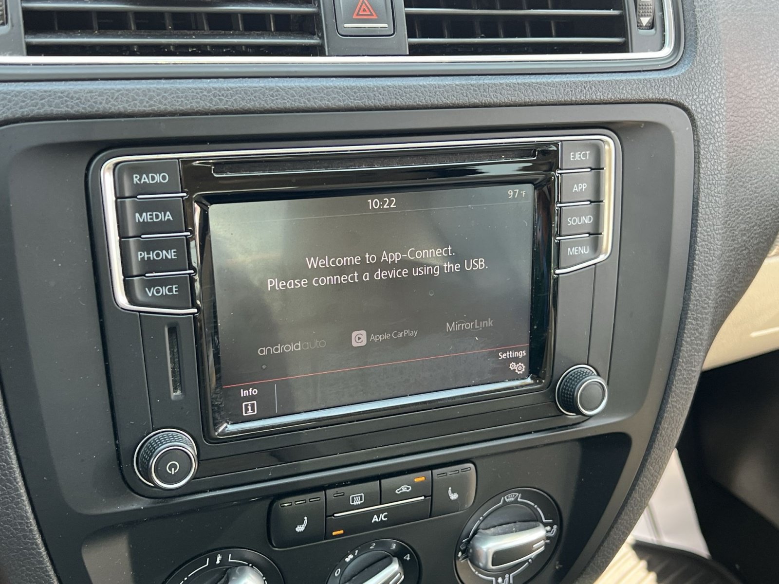 Used 2018 Volkswagen Jetta SE FWD image 21