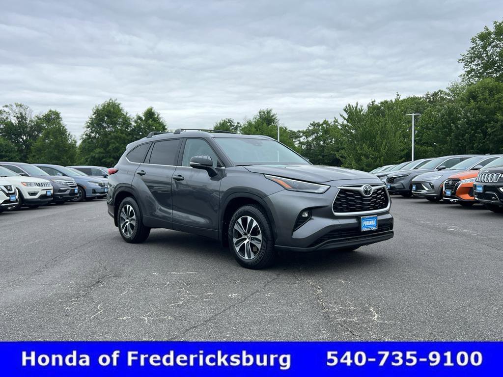 Used 2023 Toyota Highlander XLE FWD video 2