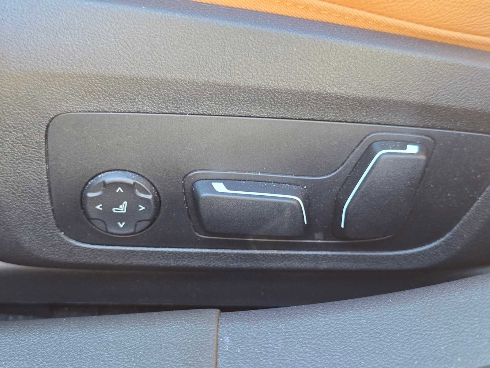 Used 2024 BMW 330e xDrive w/ Premium Package image 23