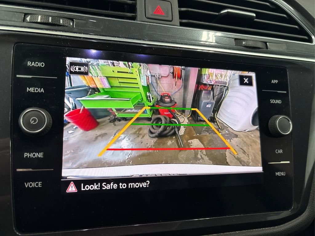 Used 2022 Volkswagen Tiguan SE image 28