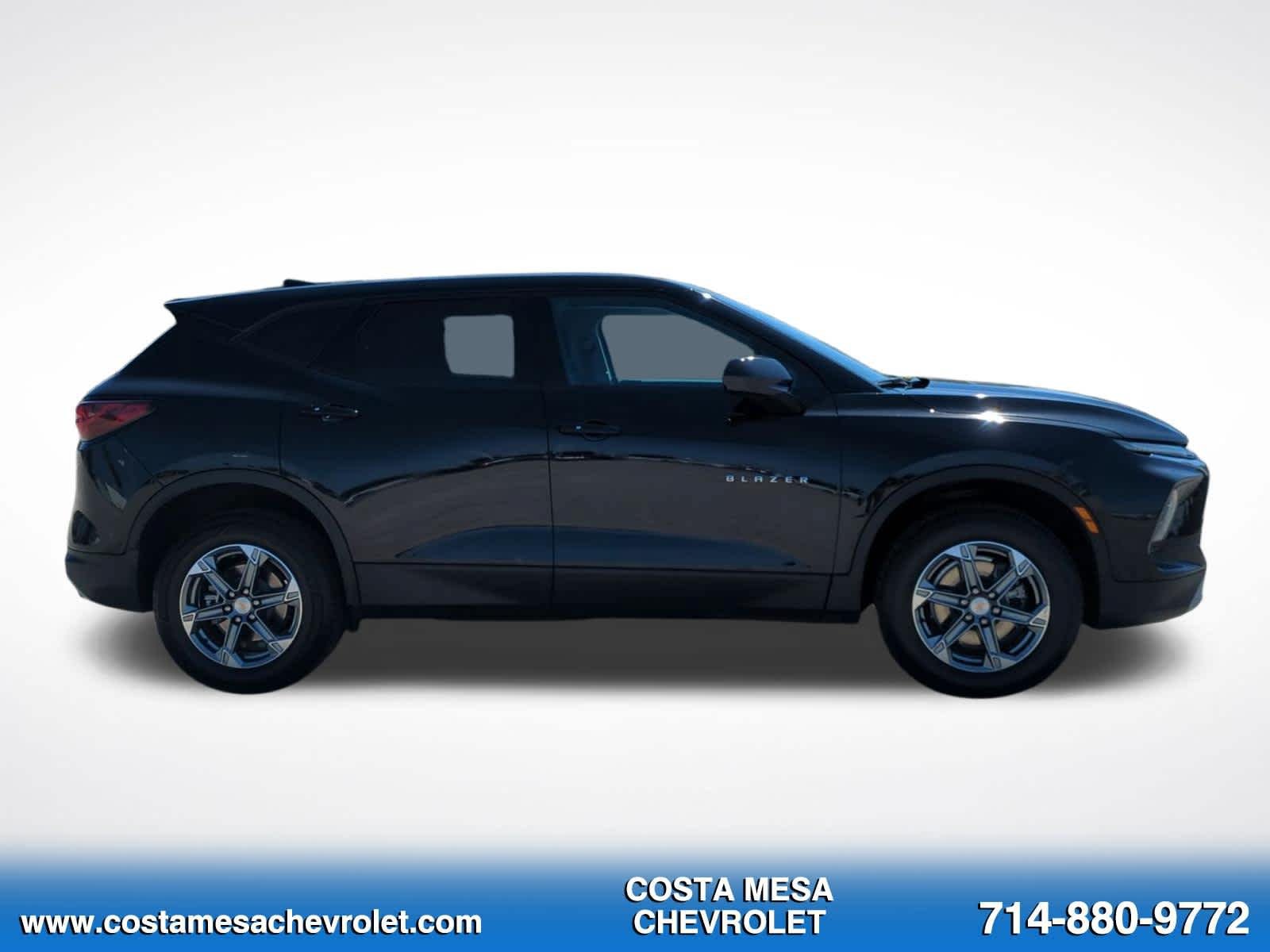 Used 2025 Chevrolet Blazer LT FWD image 4