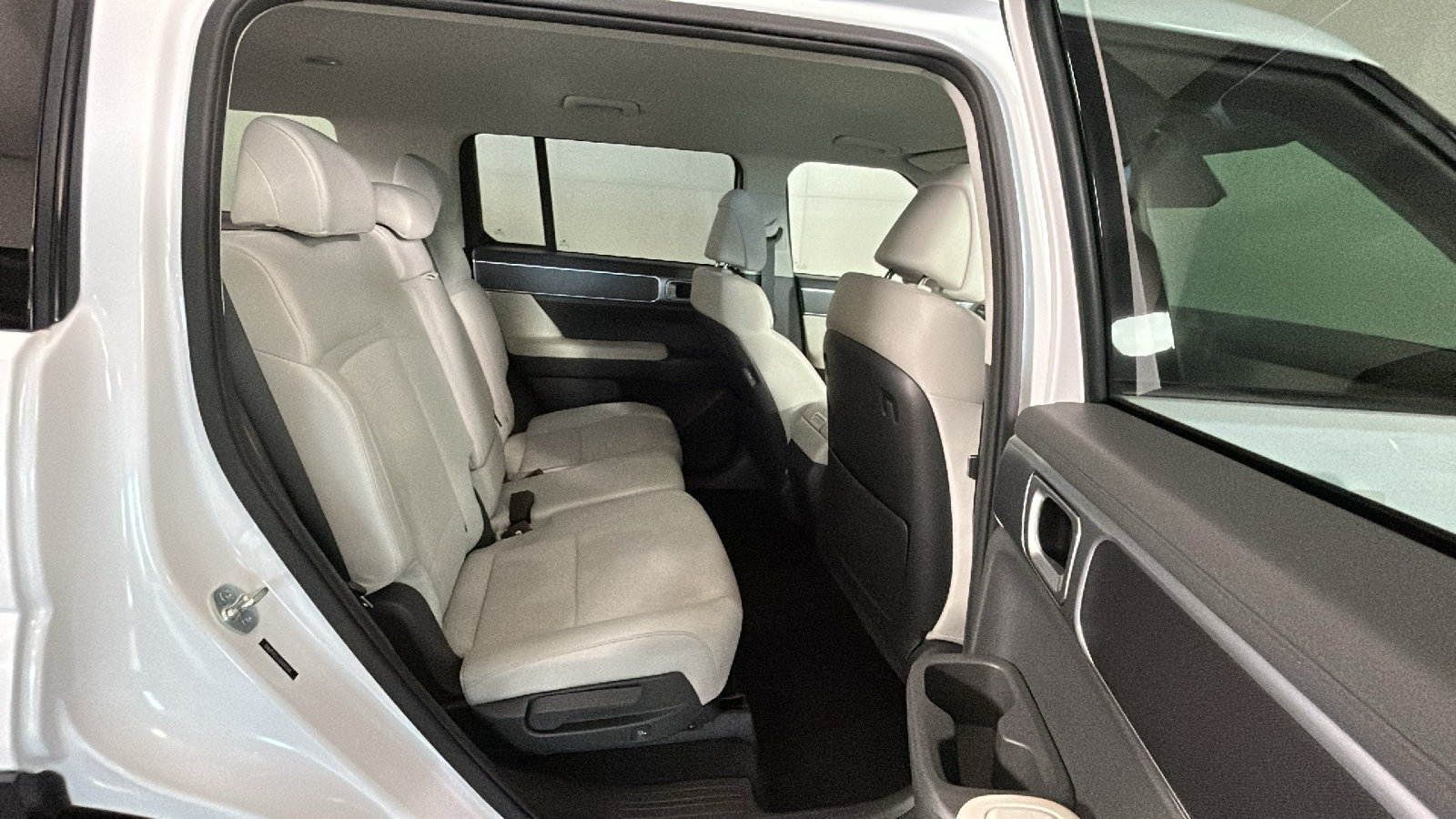 Used 2025 Hyundai Santa Fe SE FWD image 36