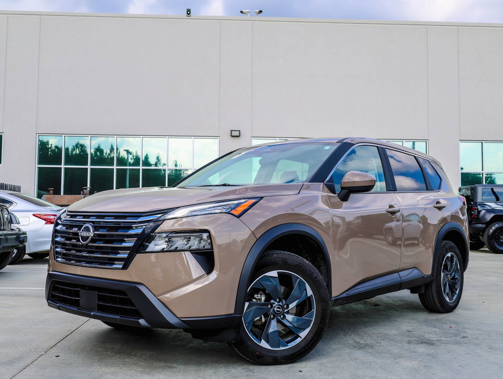 Used 2025 Nissan Rogue SV image 1