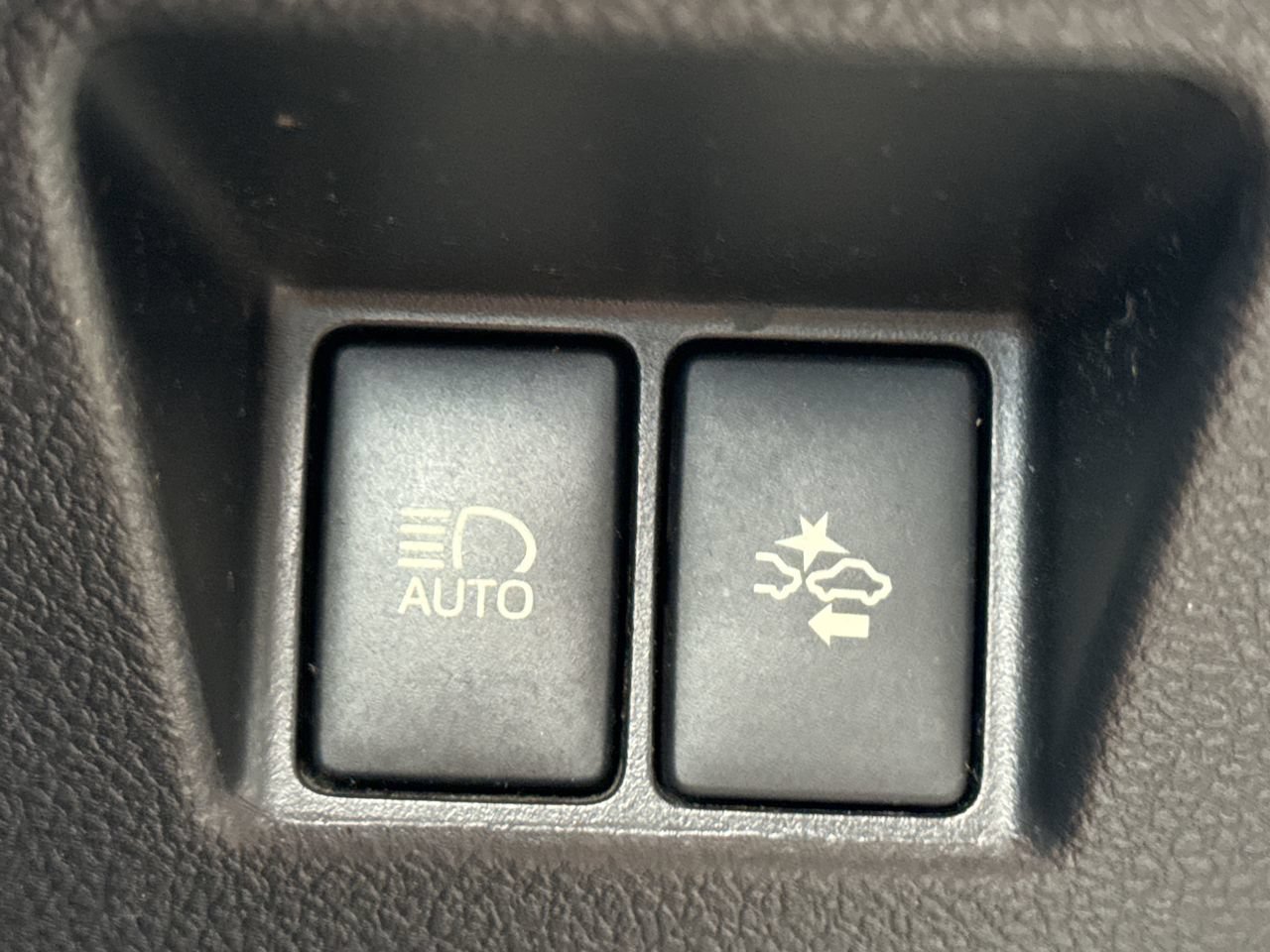 Used 2017 Toyota Yaris L FWD image 29
