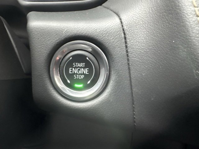 Used 2024 GMC Yukon XL SLT w/ SLT Premium Package image 31